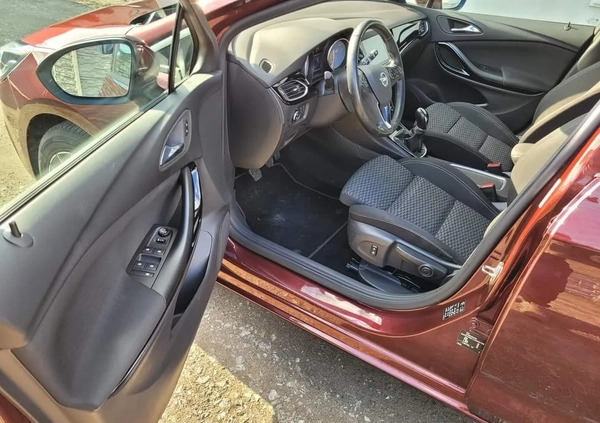 Opel Astra cena 47700 przebieg: 138000, rok produkcji 2017 z Bieżuń małe 137